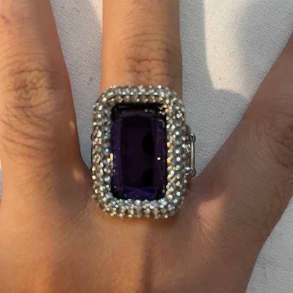 Ring - Picture 1 of 2